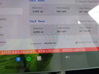 2020 Tesla Model 3 Long Range z VIN 5YJ3E1EB1LF668197, wystawiony jako IAAI lot #40551873 z przebiegiem 94 233 mil mil oraz . Historia ofert i sprzedaży dostępna na DreamBid. Obrazek 16.