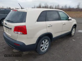 2011 Kia Sorento LX with VIN 5XYKT3A11BG048614, listed as a IAAI auction lot 41866733 with 221,612 mi miles. Bid and sale history available at carsss.com. Image 4.