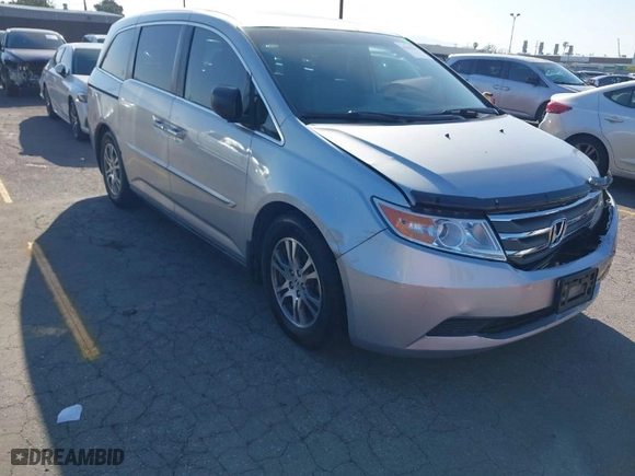 2011 Honda Odyssey EX-L with VIN 5FNRL5H62BB010876, listed as a IAAI auction lot 41981812 with 195,734 mi miles. Bid and sale history available at carsss.com. Image 1.