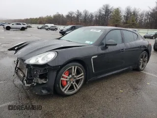 2013 Porsche Panamera with VIN WP0AA2A71DL015877, listed as a Copart auction lot 44073965 with 44,076 mi miles and Salvage Title. Bid and sale history available at carsss.com. Image 1.