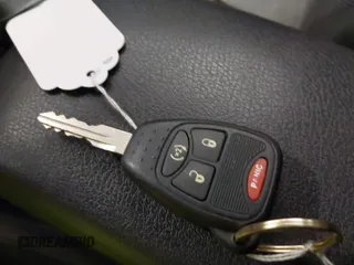 2014 Jeep Patriot Latitude z VIN 1C4NJRFB7ED694024, wystawiony jako IAAI lot #41354423 z przebiegiem 177 854 mil mil oraz . Historia ofert i sprzedaży dostępna na DreamBid. Obrazek 11.