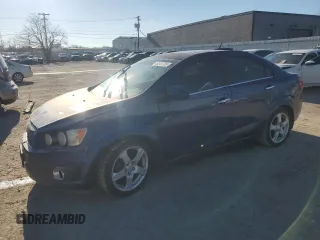 2012 Chevrolet Sonic LTZ z VIN 1G1JE5SB4C4206347, wystawiony jako Copart lot #46341705 z przebiegiem Nie podano mil oraz Szkoda całkowita • Salvage title. Historia ofert i sprzedaży dostępna na DreamBid. Obrazek 1.