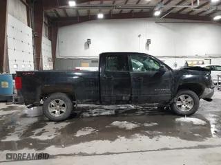 2018 Chevrolet Silverado 1500 LT with VIN 1GCVKREC1JZ311828, listed as a IAAI auction lot 41515677 with 177,667 mi miles. Bid and sale history available at carsss.com. Image 13.