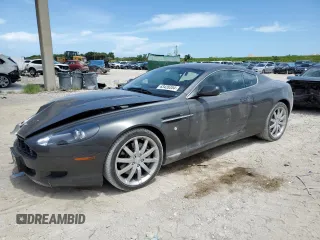 2005 Aston Martin DB9 z VIN SCFAD01A95GA00873, wystawiony jako Copart lot #63428354 z przebiegiem Nie podano mil oraz Szkody całkowita. Historia ofert i sprzedaży dostępna na DreamBid. Obrazek 1.