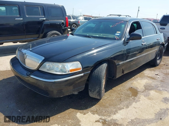 2009 Lincoln Town Car Signature Limited z VIN 2LNHM82V69X611630, wystawiony jako IAAI lot #42219095 z przebiegiem 427 362 mil mil oraz . Historia ofert i sprzedaży dostępna na DreamBid. Obrazek 2.