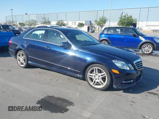 2013 Mercedes-Benz E 350 Luxury z VIN WDDHF5KB2DA735663, wystawiony jako IAAI lot #42374893 z przebiegiem 119 606 mil mil oraz . Historia ofert i sprzedaży dostępna na DreamBid. Obrazek 1.