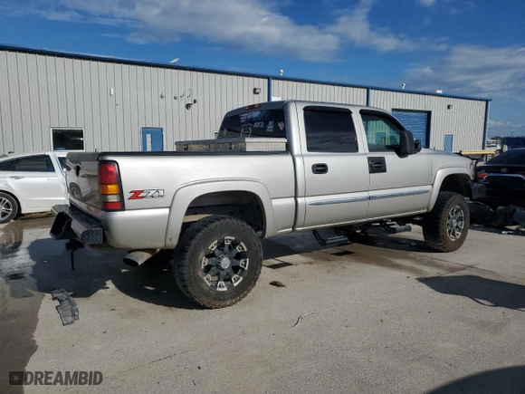 2004 GMC Sierra 1500 Crew Cab SLE with VIN 2GTEK13T941404906, listed as a Copart auction lot 71011494 with 271,852 mi miles and Clean Title. Bid and sale history available at carsss.com. Image 3.
