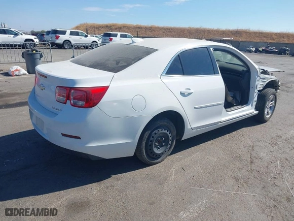 2015 Chevrolet Malibu LT with VIN 1G11C5SL5FF350044, listed as a IAAI auction lot 40090552 with 1 mi miles. Bid and sale history available at carsss.com. Image 4.