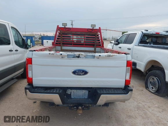2018 Ford F-350 XL z VIN 1FT7W3AT6JEC70670, wystawiony jako IAAI lot #42365675 z przebiegiem 208 795 mil mil oraz . Historia ofert i sprzedaży dostępna na DreamBid. Obrazek 16.