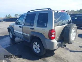 2007 Jeep Liberty Sport with VIN 1J4GL48K47W537636, listed as a IAAI auction lot 41740319 with 237,826 mi miles. Bid and sale history available at carsss.com. Image 3.