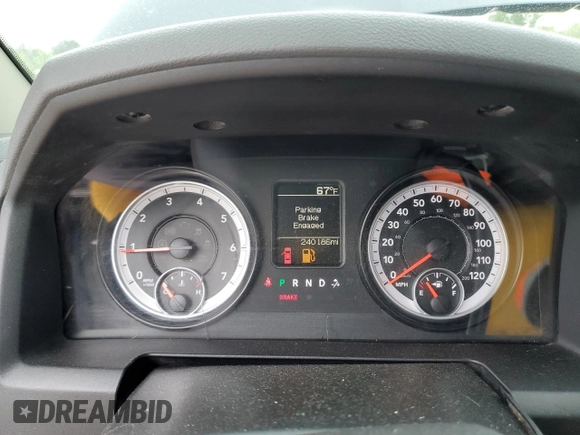 2013 Ram 1500 Express z VIN 1C6RR7KT4DS699647, wystawiony jako Copart lot #58919245 z przebiegiem 240 186 mil mil oraz Czysty tytuł • Clean title. Historia ofert i sprzedaży dostępna na DreamBid. Obrazek 9.