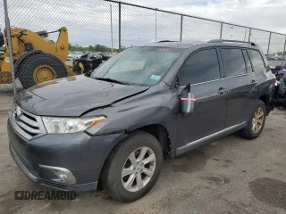 2012 Toyota Highlander z VIN 5TDBK3EH4CS114863, wystawiony jako Copart lot #56175355 z przebiegiem 168 327 mil mil oraz Szkody całkowita. Historia ofert i sprzedaży dostępna na DreamBid. Obrazek 1.