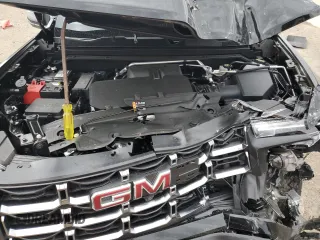 2024 GMC Canyon 4WD AT4 with VIN 1GTP6DEK3R1219220, listed as a Copart auction lot 68636524 with 401 mi miles and Salvage Title. Bid and sale history available at carsss.com. Image 13.