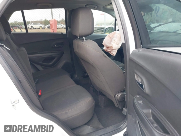 2022 Chevrolet Trax LS with VIN KL7CJNSM6NB522406, listed as a IAAI auction lot 40993801 with 115,738 mi miles. Bid and sale history available at carsss.com. Image 8.
