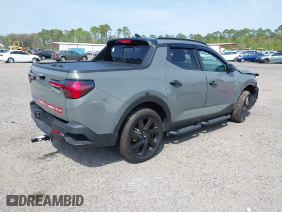 2023 Hyundai Santa Cruz Night Edition z VIN 5NTJCDAF0PH054192, wystawiony jako IAAI lot #40734723 z przebiegiem 9 700 mil mil oraz . Historia ofert i sprzedaży dostępna na DreamBid. Obrazek 4.