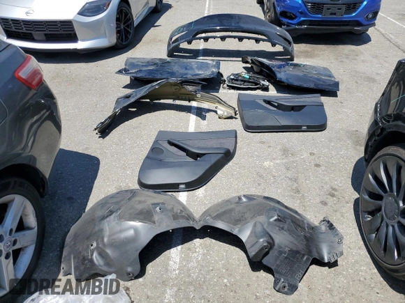 2022 Tesla Model Y Performance z VIN 7SAYGDEF2NF443037, wystawiony jako Copart lot #56870145 z przebiegiem 51 897 mil mil oraz Szkoda całkowita • Salvage title. Historia ofert i sprzedaży dostępna na DreamBid. Obrazek 13.