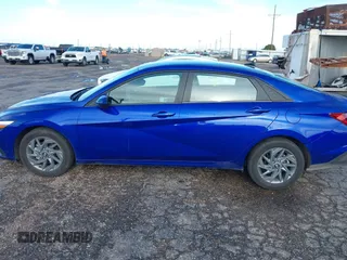 2024 Hyundai Elantra SEL z VIN KMHLM4DG5RU823587, wystawiony jako IAAI lot #42475697 z przebiegiem 27 753 mil mil oraz . Historia ofert i sprzedaży dostępna na DreamBid. Obrazek 14.