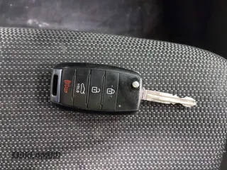 2017 Kia Forte LX z VIN 3KPFK4A74HE016955, wystawiony jako IAAI lot #41790804 z przebiegiem 173 379 mil mil oraz . Historia ofert i sprzedaży dostępna na DreamBid. Obrazek 11.