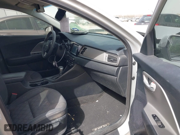 2017 Kia Niro LX with VIN KNDCB3LC6H5088243, listed as a IAAI auction lot 41747137 with 122,149 mi miles. Bid and sale history available at carsss.com. Image 5.
