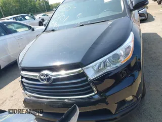 2015 Toyota Highlander XLE z VIN 5TDJKRFH2FS224327, wystawiony jako IAAI lot #42395386 z przebiegiem 118 760 mil mil oraz . Historia ofert i sprzedaży dostępna na DreamBid. Obrazek 12.