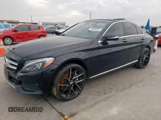 2015 Mercedes-Benz C 300 Luxury z VIN 55SWF4KB1FU025531, wystawiony jako Copart lot #63640435 z przebiegiem 112 391 mil mil oraz Czysty tytuł • Clean title. Historia ofert i sprzedaży dostępna na DreamBid. Obrazek 1.