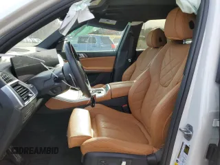 2024 BMW X5 xDrive40i z VIN 5UX23EU05R9U48829, wystawiony jako Copart lot #49902435 z przebiegiem Nie podano mil oraz Szkody całkowita. Historia ofert i sprzedaży dostępna na DreamBid. Obrazek 7.
