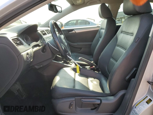 2014 Volkswagen Jetta SE с VIN 3VWD17AJ9EM437088, выставлен на аукционе Copart как лот 64810275 с пробегом 92 165 миль миль и Списание • Salvage title. История ставок и продаж доступна на DreamBid. Изображение 7.