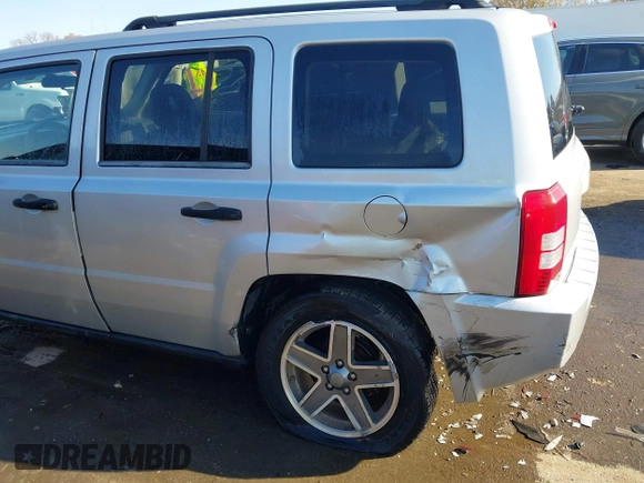 2008 Jeep Patriot Sport with VIN 1J8FT28W38D798125, listed as a IAAI auction lot 41004403 with 98,841 mi miles. Bid and sale history available at carsss.com. Image 6.