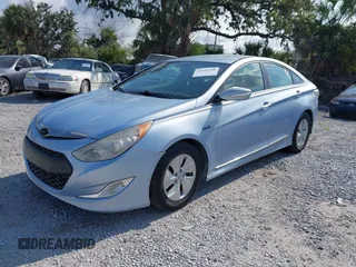 2013 Hyundai Sonata with VIN KMHEC4A40DA088095, listed as a IAAI auction lot 42195960 with 195,031 mi miles and . Bid and sale history available at carsss.com. Image 2.