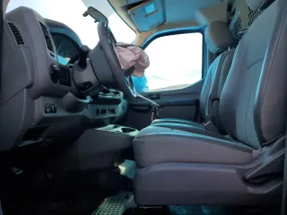 2017 Nissan NV Cargo S z VIN 1N6BF0KM4HN808449, wystawiony jako Copart lot #46137235 z przebiegiem 79 136 mil mil oraz Szkoda całkowita • Salvage title. Historia ofert i sprzedaży dostępna na DreamBid. Obrazek 7.