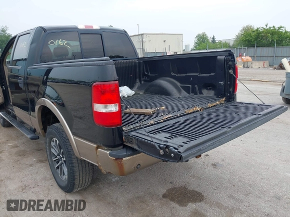 2006 Ford F-150 XLT z VIN 1FTPW14576FB34065, wystawiony jako IAAI lot #42500162 z przebiegiem 212 114 mil mil oraz . Historia ofert i sprzedaży dostępna na DreamBid. Obrazek 13.