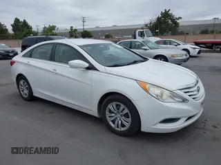 2013 Hyundai Sonata GLS z VIN 5NPEB4AC9DH518780, wystawiony jako IAAI lot #42370113 z przebiegiem 155 928 mil mil oraz . Historia ofert i sprzedaży dostępna na DreamBid. Obrazek 1.