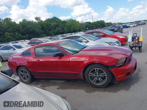 2012 Ford Mustang Premium z VIN 1ZVBP8AM2C5205750, wystawiony jako IAAI lot #42553306 z przebiegiem Nie podano mil oraz . Historia ofert i sprzedaży dostępna na DreamBid. Obrazek 13.