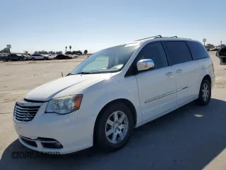 2011 Chrysler Town & Country Touring L z VIN 2A4RR8DG6BR702751, wystawiony jako Copart lot #58541045 z przebiegiem 170 144 mil mil oraz Szkody całkowita. Historia ofert i sprzedaży dostępna na DreamBid. Obrazek 1.