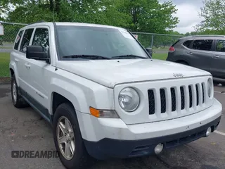 2011 Jeep Patriot Latitude z VIN 1J4NF1GB2BD265915, wystawiony jako IAAI lot #42248177 z przebiegiem 148 092 mil mil oraz . Historia ofert i sprzedaży dostępna na DreamBid. Obrazek 1.