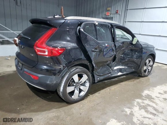 2021 Volvo XC40 Momentum with VIN YV4162UK2M2562967, listed as a Copart auction lot 85643554 with 25,497 mi miles and Salvage Title. Bid and sale history available at carsss.com. Image 3.