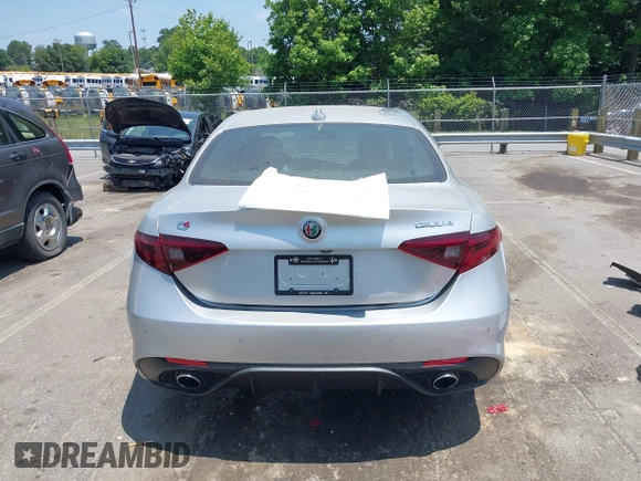 2019 Alfa Romeo Giulia Ti z VIN ZARFANBN6K7609476, wystawiony jako IAAI lot #42343594 z przebiegiem 28 848 mil mil oraz . Historia ofert i sprzedaży dostępna na DreamBid. Obrazek 17.