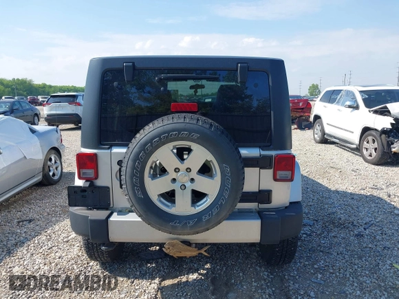 2012 Jeep Wrangler Unlimited Altitude z VIN 1C4HJWEGXCL120397, wystawiony jako IAAI lot #42219976 z przebiegiem 119 172 mil mil oraz . Historia ofert i sprzedaży dostępna na DreamBid. Obrazek 17.