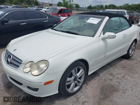 2008 Mercedes-Benz CLK 350 with VIN WDBTK56G98F236825, listed as a IAAI auction lot 42193752 with 127,318 mi miles and . Bid and sale history available at carsss.com. Image 2.