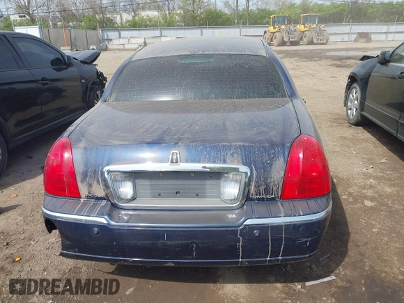 2003 Lincoln Town Car Executive z VIN 1LNHM81W43Y632820, wystawiony jako IAAI lot #42048881 z przebiegiem 137 738 mil mil oraz . Historia ofert i sprzedaży dostępna na DreamBid. Obrazek 16.