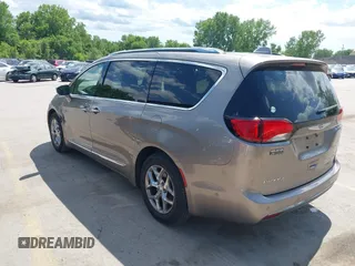 2017 Chrysler Pacifica Limited with VIN 2C4RC1GG9HR786079, listed as a IAAI auction lot 42331526 with 75,329 mi miles and . Bid and sale history available at DreamBid. Image 3.