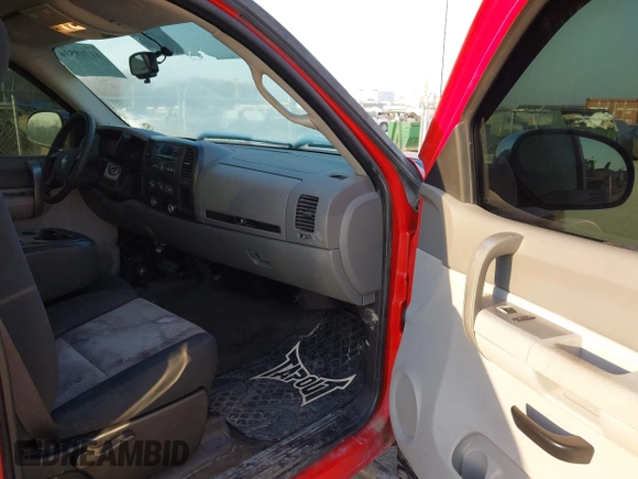 2008 Chevrolet Silverado 1500 Work Truck with VIN 1GCEK14C88Z136619, listed as a IAAI auction lot 41769536 with 201,884 mi miles. Bid and sale history available at carsss.com. Image 5.