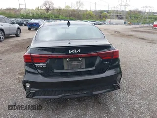 2023 Kia Forte GT-Line z VIN 3KPF54ADXPE627228, wystawiony jako IAAI lot #42022939 z przebiegiem 50 574 mil mil oraz . Historia ofert i sprzedaży dostępna na DreamBid. Obrazek 17.