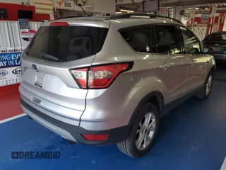 2018 Ford Escape SE z VIN 1FMCU9GD3JUC13075, wystawiony jako IAAI lot #42537659 z przebiegiem 77 270 mil mil oraz . Historia ofert i sprzedaży dostępna na DreamBid. Obrazek 30.