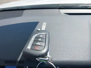 2024 Toyota Camry LE z VIN 4T1C11AK3RU214854, wystawiony jako IAAI lot #42143146 z przebiegiem 50 344 mil mil oraz . Historia ofert i sprzedaży dostępna na DreamBid. Obrazek 11.