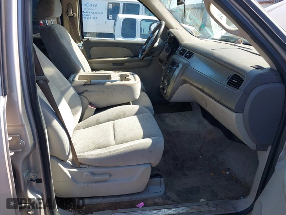 2007 Chevrolet Tahoe LTZ with VIN 1GNFC13JX7R149914, listed as a IAAI auction lot 41497405 with 264,932 mi miles and . Bid and sale history available at DreamBid. Image 5.