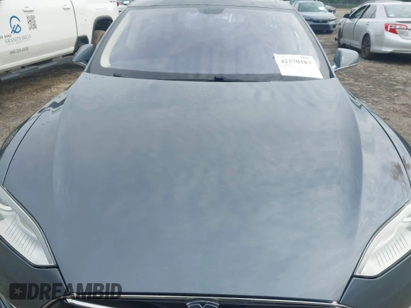 2013 Tesla Model S с VIN 5YJSA1CN4DFP26552, выставлен на аукционе IAAI как лот 42370183 с пробегом Не указан миль и . История ставок и продаж доступна на DreamBid. Изображение 10.