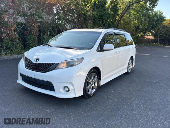 2011 Toyota Sienna SE с VIN 5TDXK3DC0BS060424, выставлен на аукционе Copart как лот 59059645 с пробегом 149 337 миль миль и Чистый • Clean title. История ставок и продаж доступна на DreamBid. Изображение 2.