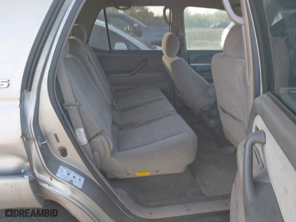 2005 Toyota Sequoia SR5 with VIN 5TDZT34AX5S260090, listed as a IAAI auction lot 41826887 with 231,033 mi miles. Bid and sale history available at carsss.com. Image 8.
