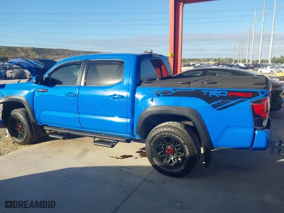 2019 Toyota Tacoma 4WD SR with VIN 5TFCZ5AN9KX197898, listed as a IAAI auction lot 41304019 with 111,995 mi miles. Bid and sale history available at carsss.com. Image 14.